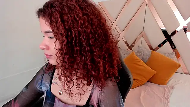 avrilwaynee online show from February 21, 2026, 12:40 pm