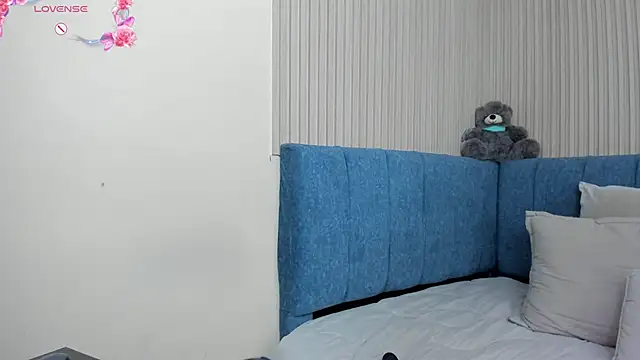 Snapshot of Dulce_emi chatting on February 22, 2026, 1:46 pm Dulce emi online show from February 22, 2026, 1:46 pm