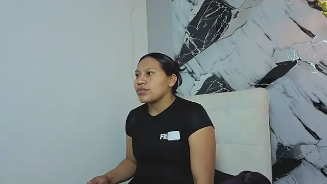 Hanna Goldenst online show from November 19, 2025, 7:36 pm