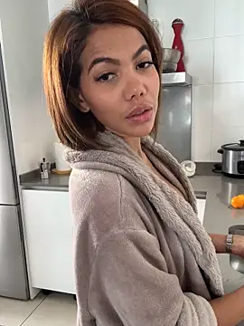 Snapshot of dolceragazza_15 chatting on November 19, 2025, 9:53 am dolceragazza 15 online show from November 19, 2025, 9:53 am