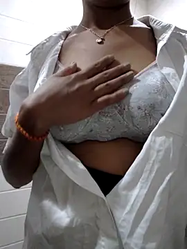 Snapshot of sexy_lelina chatting on November 21, 2025, 3:22 pm sexy lelina online show from November 21, 2025, 3:22 pm