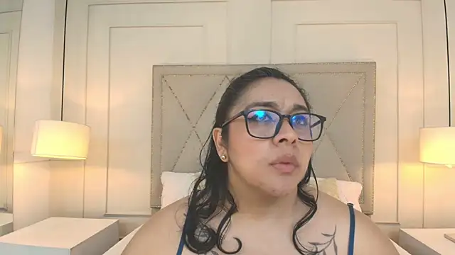 ViickyLee online show from May 9, 2026, 2:20 pm