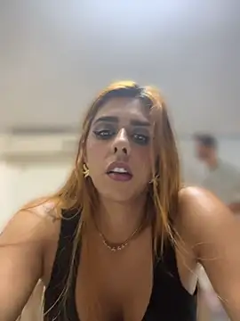 Monahliza online show from April 8, 2026, 4:41 pm