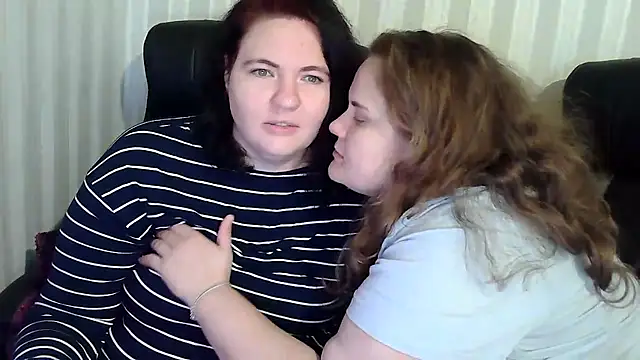 HollyXXEva online show from November 25, 2025, 12:38 pm