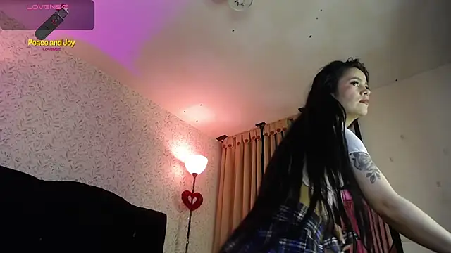 Snapshot of Noise_Lux33 chatting on March 22, 2026, 1:45 pm Noise Lux33 online show from March 22, 2026, 1:45 pm