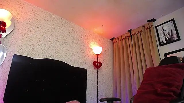 Snapshot of Noise_Lux33 chatting on April 1, 2026, 4:36 am Noise Lux33 online show from April 1, 2026, 4:36 am