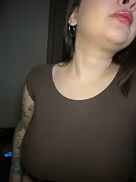 Snapshot of Lovynna chatting on May 29, 2026, 9:54 pm Lovynna online show from May 29, 2026, 9:54 pm