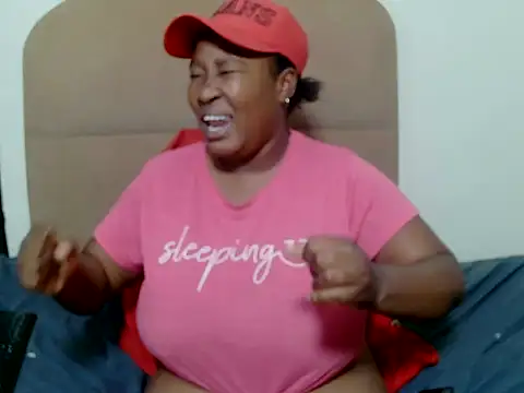 Snapshot of MissMoyo chatting on December 22, 2025, 12:00 am MissMoyo online show from December 22, 2025, 12:00 am