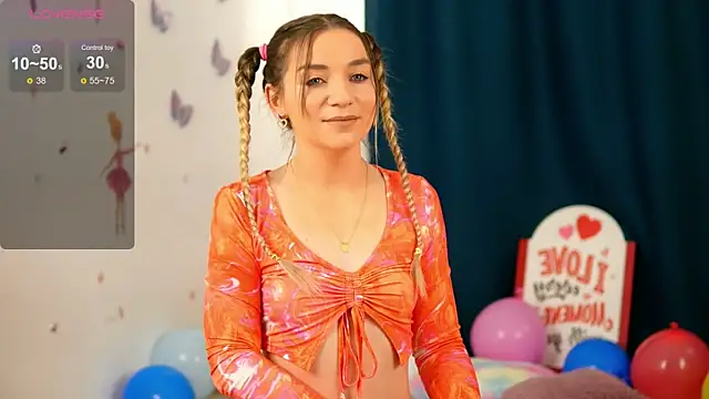 SkyEyesLuna online show from May 15, 2026, 3:26 am