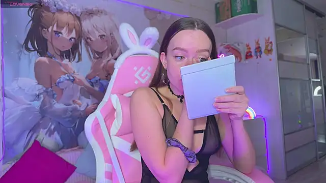 CheekySashaCharm online show from May 1, 2026, 6:18 am