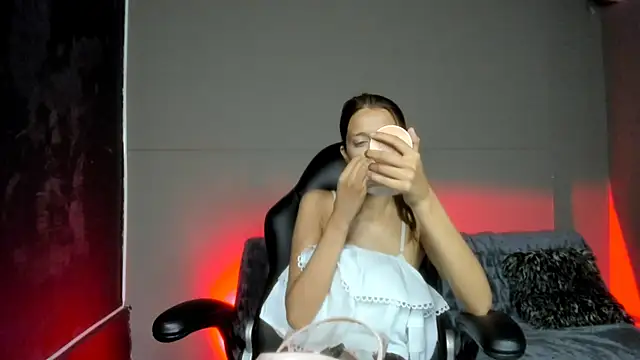 Snapshot of nicolvibes_212 chatting on December 5, 2025, 8:17 pm nicolvibes 212 online show from December 5, 2025, 8:17 pm