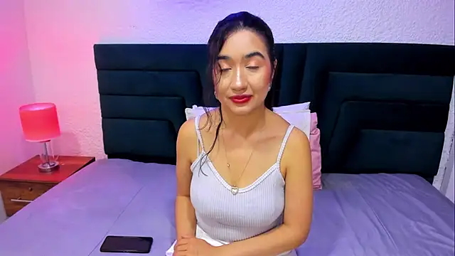 VictoriaRouge  online show from May 18, 2026, 8:24 pm