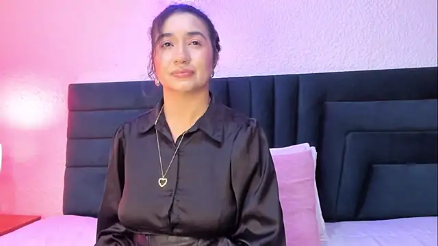 VictoriaRouge  online show from May 11, 2026, 8:28 pm