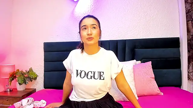VictoriaRouge  online show from May 21, 2026, 8:28 pm