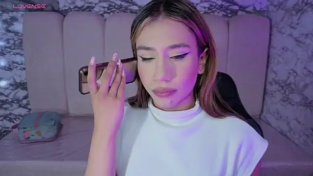 Snapshot of Evy_Luxx_v chatting on January 16, 2026, 4:05 am Evy Luxx v online show from January 16, 2026, 4:05 am