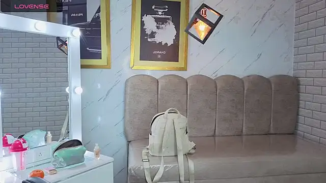 Snapshot of Evy_Luxx_v chatting on February 27, 2026, 8:19 pm Evy Luxx v online show from February 27, 2026, 8:19 pm