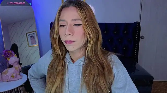 Snapshot of Evy_Luxx_v chatting on February 18, 2026, 3:37 am Evy Luxx v online show from February 18, 2026, 3:37 am