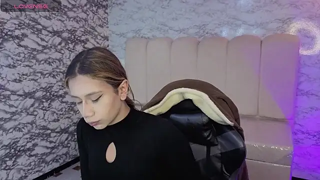 Snapshot of Evy_Luxx_v chatting on February 6, 2026, 3:24 am Evy Luxx v online show from February 6, 2026, 3:24 am