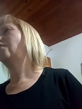 Snapshot of SexyMilf1211 chatting on April 14, 2026, 3:00 am SexyMilf1211 online show from April 14, 2026, 3:00 am