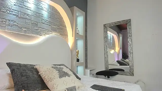 Valentino moretti online show from January 8, 2026, 1:17 pm