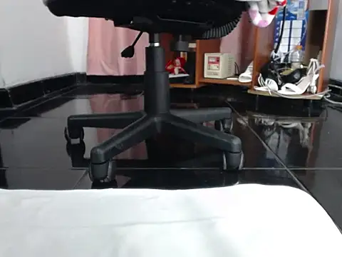 Snapshot of sasha_sexy1 chatting on February 17, 2026, 9:06 am sasha sexy1 online show from February 17, 2026, 9:06 am