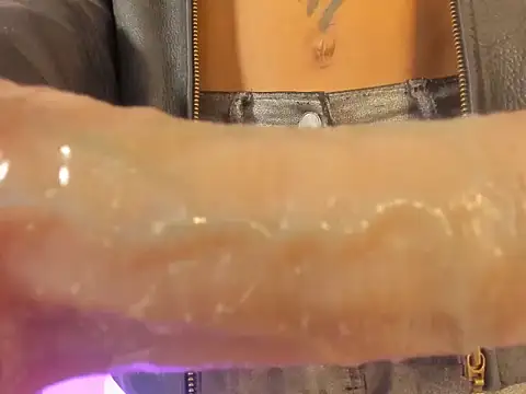 Snapshot of aprille15 chatting on April 3, 2026, 4:08 am aprille15 online show from April 3, 2026, 4:08 am