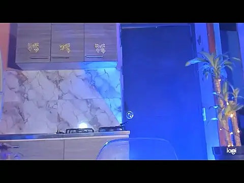 Snapshot of aprille15 chatting on January 19, 2026, 1:20 am aprille15 online show from January 19, 2026, 1:20 am