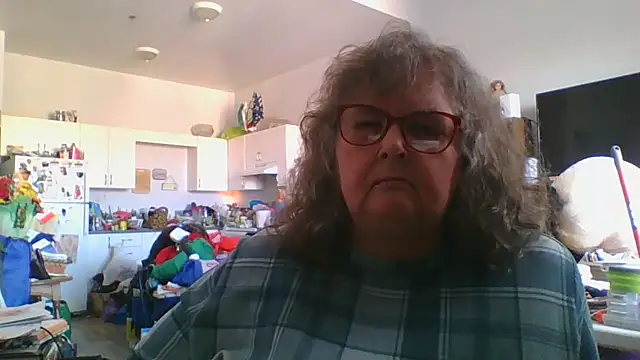 TiguhguhrsRose online show from December 4, 2025, 6:51 pm