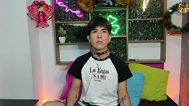 Angeldust19 online show from November 18, 2025, 4:49 am