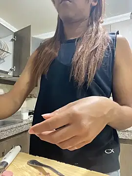 Hopemoretti online show from December 17, 2025, 3:00 am