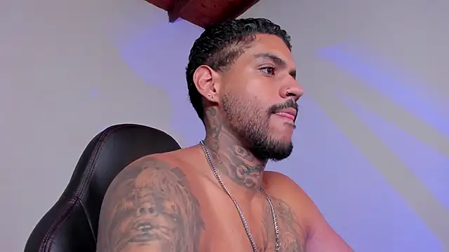 Snapshot of LuigiVitale_1 chatting on November 19, 2025, 1:49 am LuigiVitale 1 online show from November 19, 2025, 1:49 am