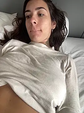 Snapshot of fer-nanda chatting on February 2, 2026, 11:42 am fer-nanda online show from February 2, 2026, 11:42 am