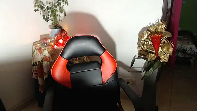 Snapshot of Megan-love2 chatting on November 15, 2025, 4:27 am Megan-love2 online show from November 15, 2025, 4:27 am