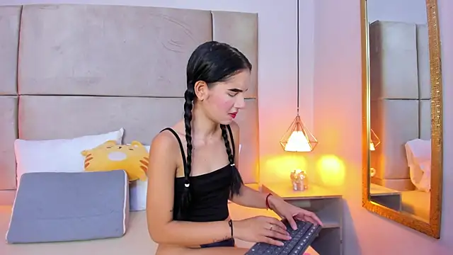 angelaG1 online show from December 3, 2025, 8:30 pm