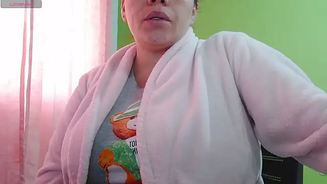 Rouse hot  online show from June 12, 2026, 12:47 pm