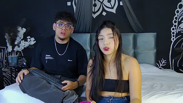 Snapshot of Kamie_SebasDolce chatting on April 2, 2026, 2:35 pm Kamie SebasDolce online show from April 2, 2026, 2:35 pm