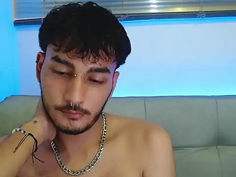 Snapshot of Brunicci chatting on November 26, 2025, 9:31 am Brunicci online show from November 26, 2025, 9:31 am