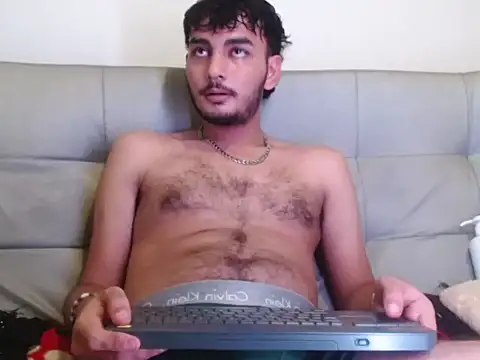 Snapshot of Brunicci chatting on November 28, 2025, 9:31 am Brunicci online show from November 28, 2025, 9:31 am