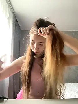 Snapshot of Holy_Poly chatting on November 21, 2025, 8:24 am Holy Poly online show from November 21, 2025, 8:24 am