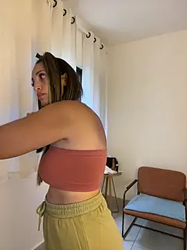 Snapshot of BelleRune chatting on January 9, 2026, 8:49 pm BelleRune online show from January 9, 2026, 8:49 pm