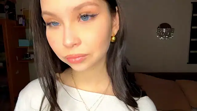 EmmaJonse online show from November 24, 2025, 12:49 pm