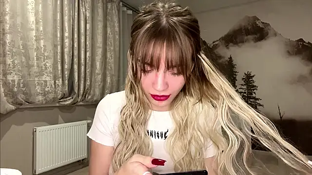 MelaineAytes online show from December 15, 2025, 2:12 pm