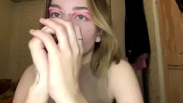 MelaineAytes online show from November 18, 2025, 8:06 am