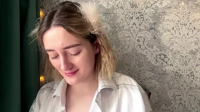 Snapshot of Emily_lyy chatting on November 29, 2025, 9:20 am Emily lyy online show from November 29, 2025, 9:20 am