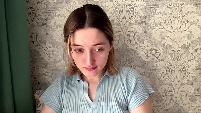 Snapshot of Emily_lyy chatting on December 22, 2025, 8:03 am Emily lyy online show from December 22, 2025, 8:03 am