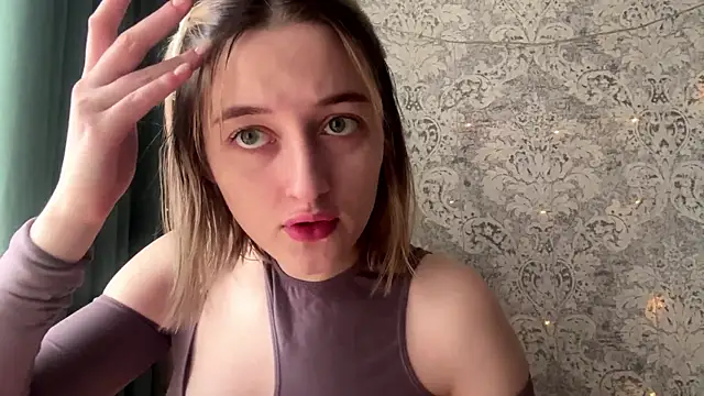 Snapshot of Emily_lyy chatting on November 28, 2025, 8:25 am Emily lyy online show from November 28, 2025, 8:25 am