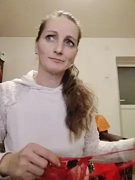 CrazyMaya39 online show from February 13, 2026, 9:37 pm