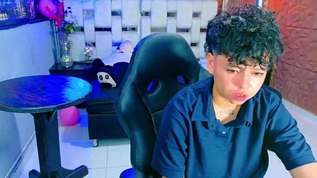 lunabustygirl online show from January 17, 2026, 7:12 am