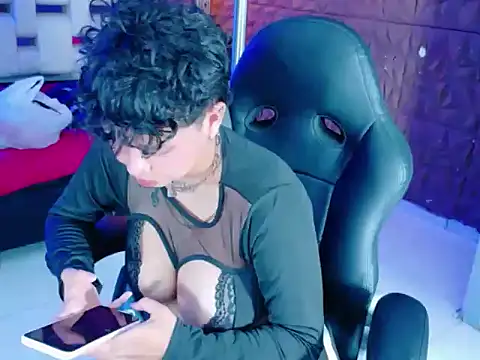 lunabustygirl online show from February 2, 2026, 5:12 pm