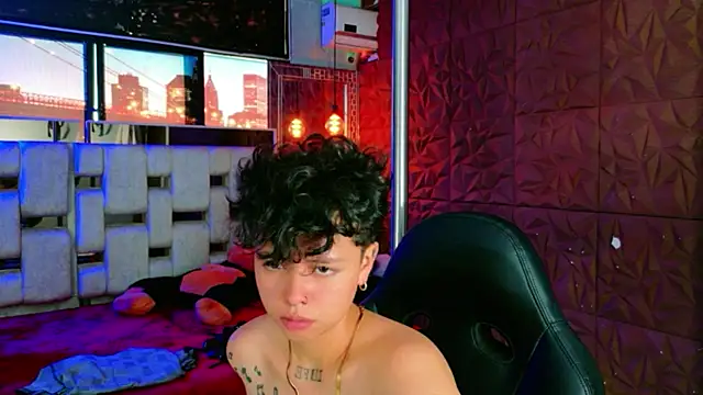 lunabustygirl online show from February 20, 2026, 12:51 pm